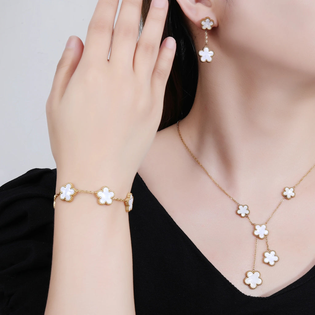 Pulseira Ajustável de Trevo com Cinco Pétalas em Aço Inoxidável