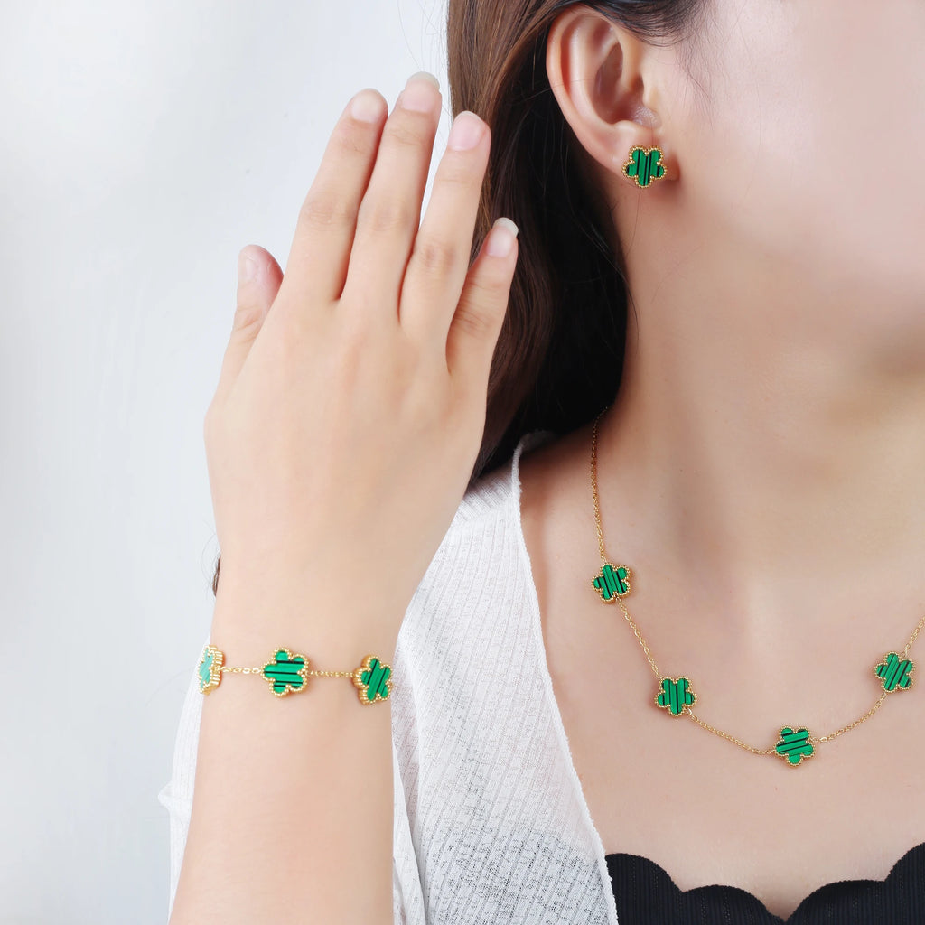 Pulseira Ajustável de Trevo com Cinco Pétalas em Aço Inoxidável