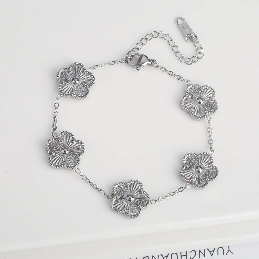 Pulseira Ajustável de Trevo com Cinco Pétalas em Aço Inoxidável