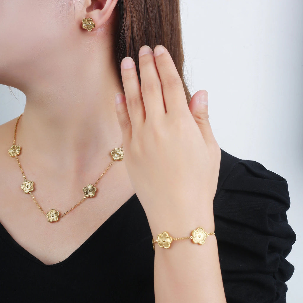 Pulseira Ajustável de Trevo com Cinco Pétalas em Aço Inoxidável