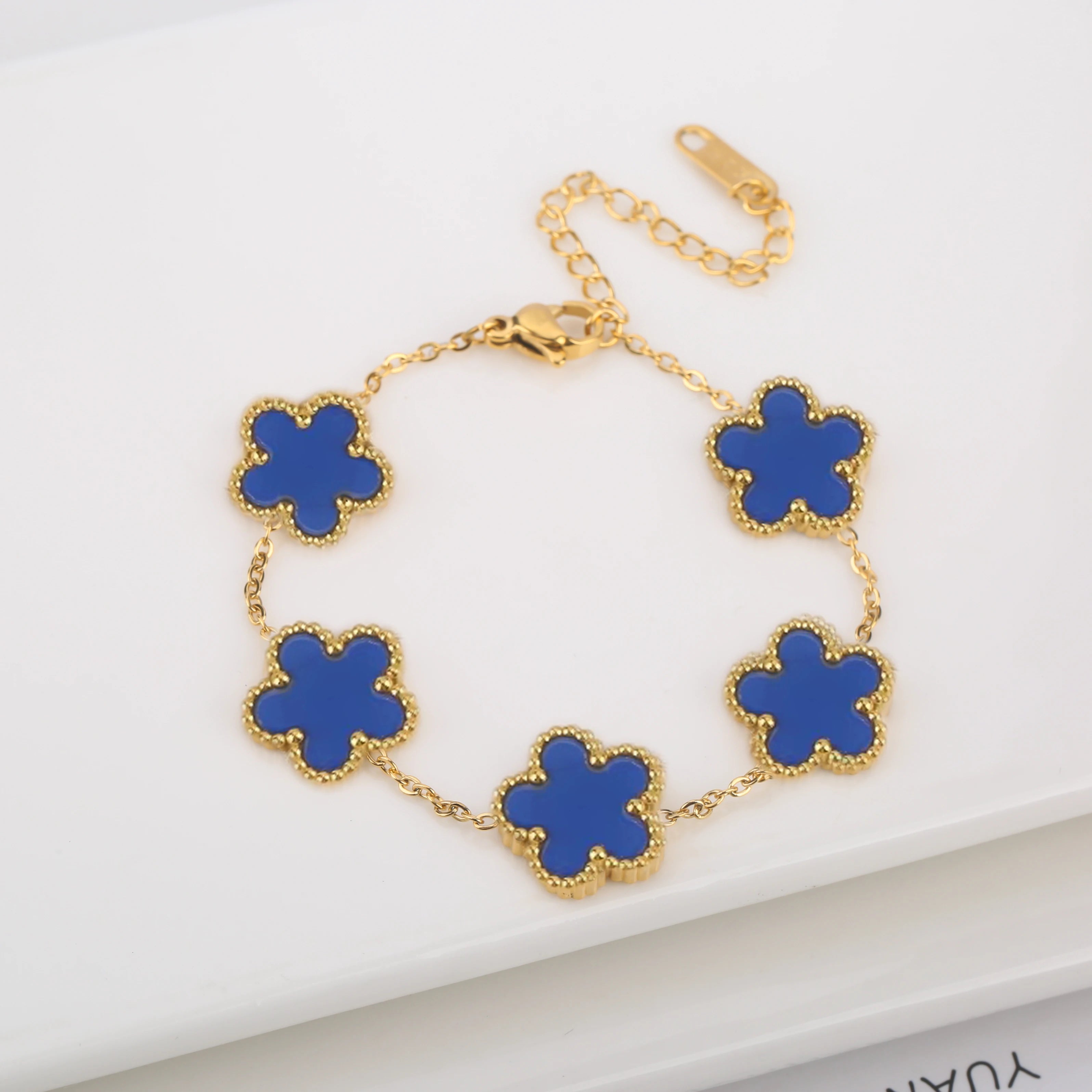 Pulseira Ajustável de Trevo com Cinco Pétalas em Aço Inoxidável
