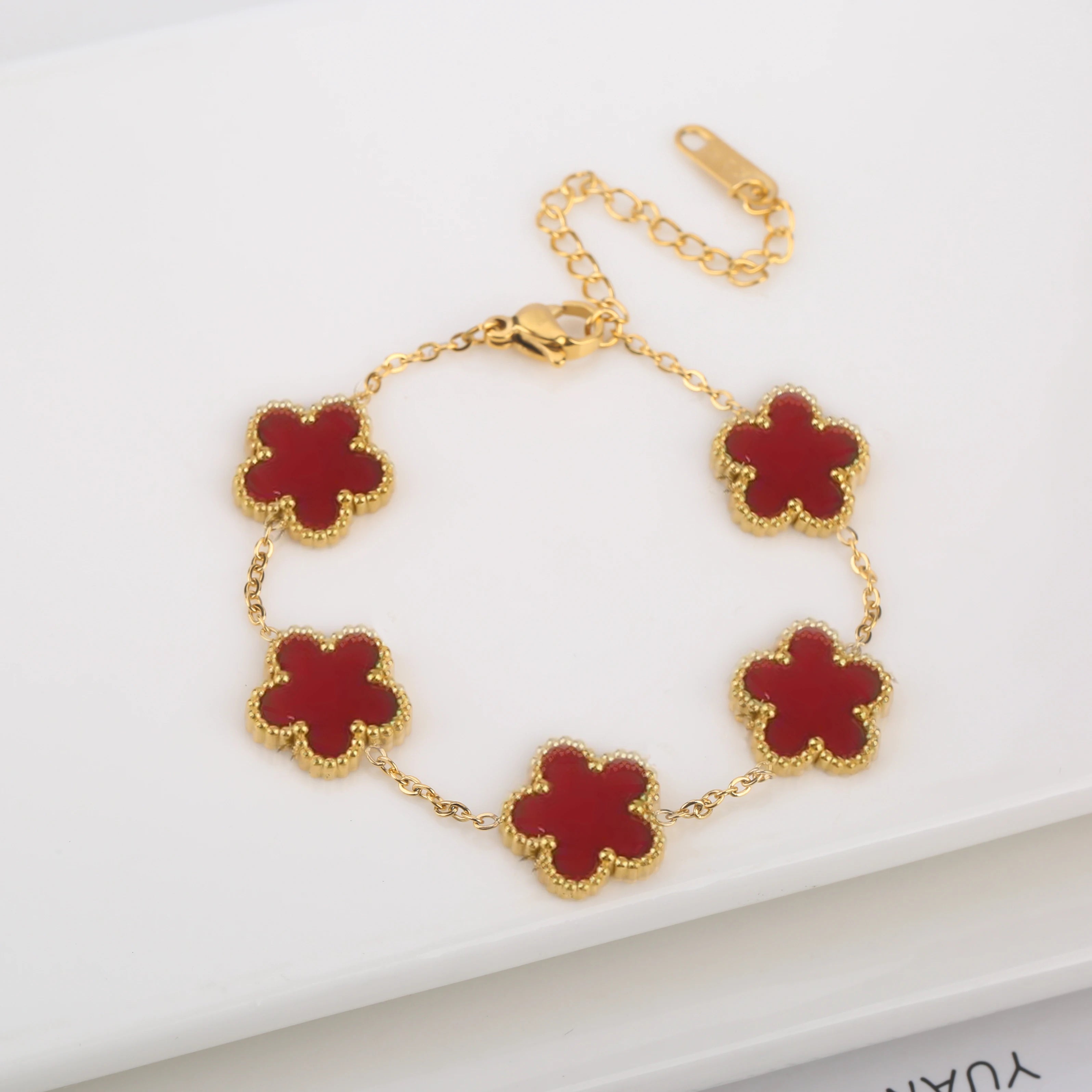 Pulseira Ajustável de Trevo com Cinco Pétalas em Aço Inoxidável