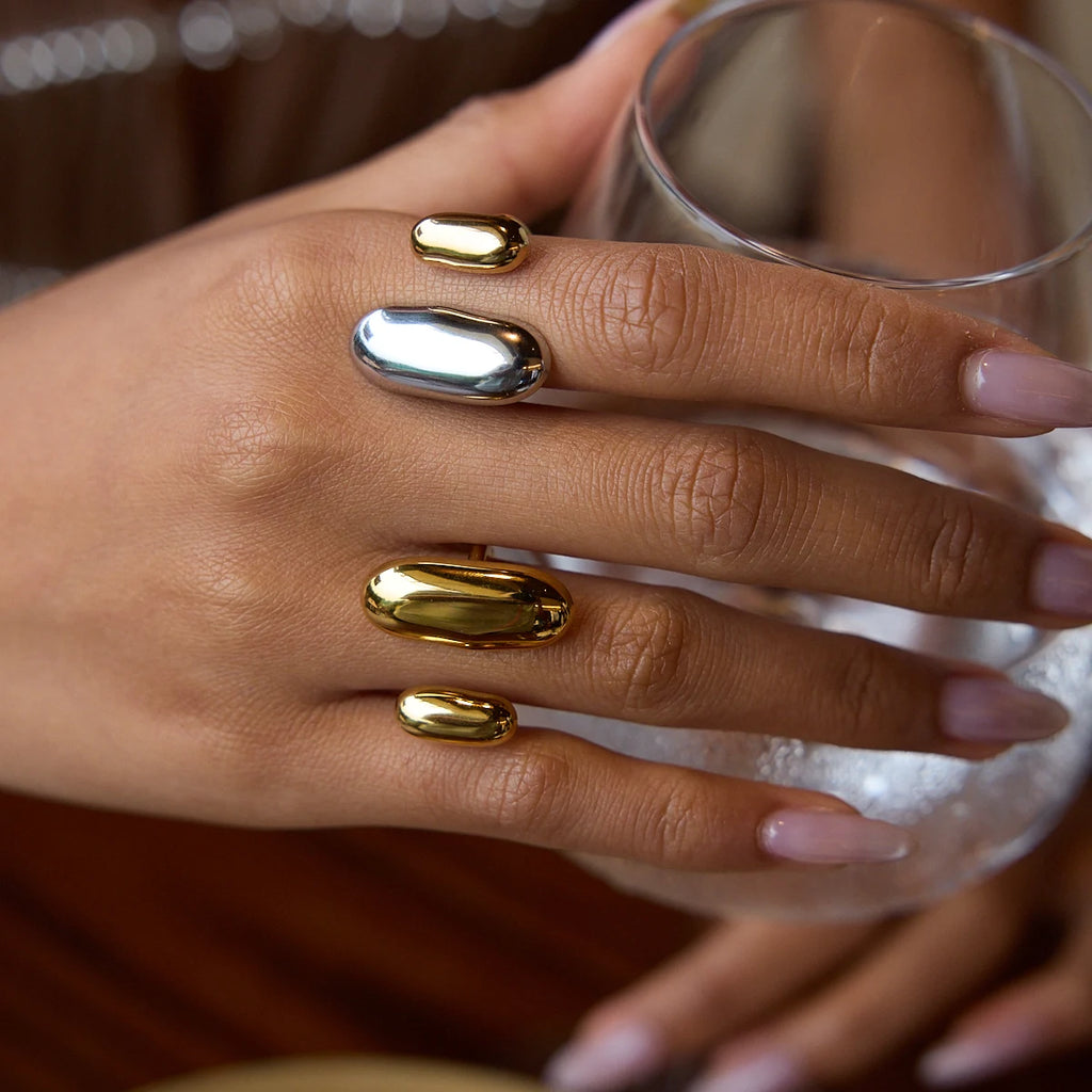 Anel Liora — Geometria Delicada Banhada a Ouro
